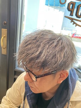 フォーコーナーズ(Four Corners) グレージュカラー