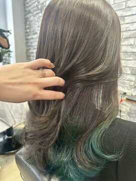 クロト(Clotho) インナーカラー×グリーン/ダブルカラーブリーチハイライト