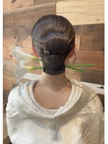 フェリーチェ(Felice)&nbsp;タイトヘア 花嫁ヘア ブライダルヘア 結婚式ヘア 生花 金箔