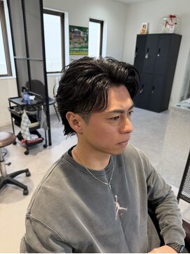 ニュアンスパーマツーブロック刈り上げセンターパート