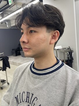 オルカ(ORCA) men's/パーマ/刈り上げセンターパート/毛流れパーマ/眉毛/新宿