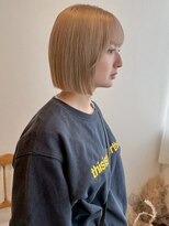 アモレット(amoretto)&nbsp;ブリーチ ハイトーン ボブ 顔周りカット ベージュカラー 20代