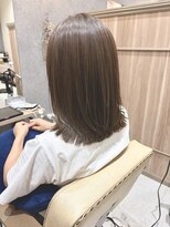 ギーク(Geek)&nbsp;【透明感カラー】シルクのようなツヤ髪ストレートセミロング