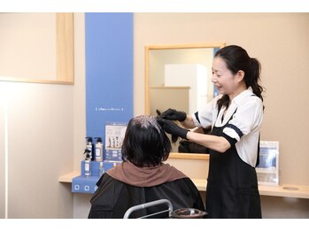 kiRaku豊川八幡店　半個室の白髪染めとヘッドスパ専門店の写真/「気になった時にすぐ行ける」白髪染め専門店。伸びた分だけ手軽に整える、忙しい大人の身だしなみ習慣。