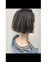 トルネード(TORNADO)&nbsp;外国人風ボブ ハイライトバレイヤージュ グレージュ　白髪ぼかし