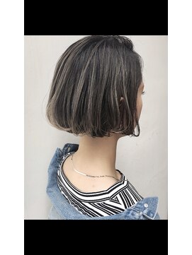 トルネード(TORNADO) 外国人風ボブ ハイライトバレイヤージュ グレージュ　白髪ぼかし