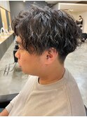 センターパートツイストスパイラルパーマメンズ波巻きパーマ