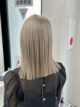 リグ 横浜(Lig.) ミルクティーグレージュ/ケアブリーチ/ブリーチ/切りっぱなし