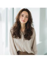 ヘアーアンドリラクゼーション エシア(hair&relaxation ecia)&nbsp;女子度ＵＰのセンターわけ　カールミディ