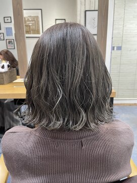 リリアン バイ リトル(Lilian by little) 透明感グレージュ