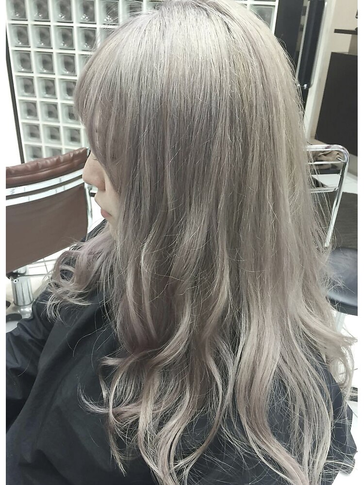ホワイトグレーアッシュカラー【Ai浅草橋】：L036432596｜ヘアリゾート 