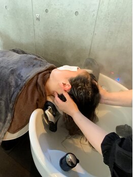 アイビートウキョウ(IVY TOKYO)の写真/【奥沢駅徒歩1分】IVY TOKYOのスタッフは全員がスパのスペシャリスト☆頭皮の汚れを除去し、健康な髪へ♪
