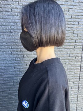 ヘアアンドビューティー クローバー(Hair&Beauty Clover) ぱつっとボブ/アッシュブラック