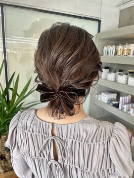 リトバイプティパ(Lit by petit-pas) ミディアムスタイルでアップスタイル☆