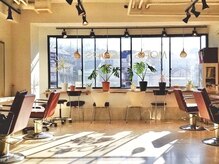 モップス 能見台店(MOPS)の雰囲気（白基調の広々店内♪窓も大きく開放感があります！【ヘアセット】）
