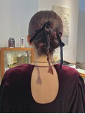 タイトねじりアレンジ/リボンアレンジ/個性派ヘアアレンジ