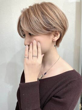 コモダ 神戸三宮(comoda) ハンサムショート / 前髪なし / ミルクティーベージュ