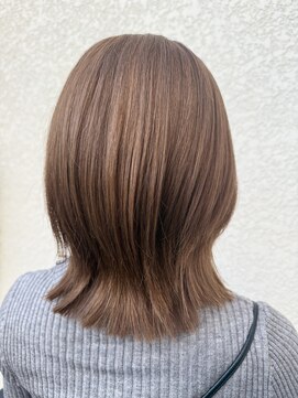ミディアムボブ/レイヤーカット/ミルクティーベージュ