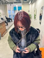 トーン(tone)&nbsp;鮮やかボルドーカラー×ミディアムボブ