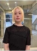 抜きっぱなしブリーチブロンド切りっぱなしボブショートボブ