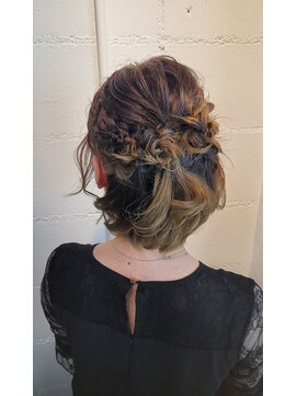 パリスパート2 小さなお花 編み込み ハーフアップ ヘアアレンジ