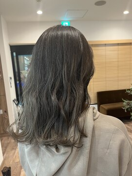 ブランシェ JR勝川駅前店 透明感オリーブカラー