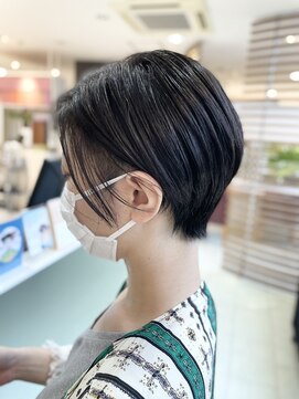 ラ シェンテ エイジア 川西(La Sente Aja) シルエット美 前下がりショートボブ