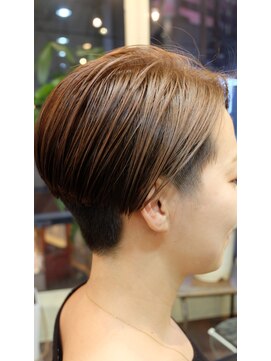 アサヒ(ASAHi) 刈り上げ前下がりショート