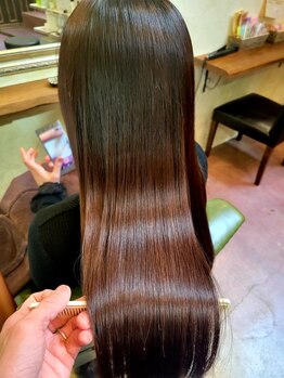 リリアン(Ririan)の写真/【橋本駅1分】加齢に伴うハリ/コシ/ツヤなどの大人女性のお悩みを解決。髪質改善で透明感&潤い溢れる美髪へ