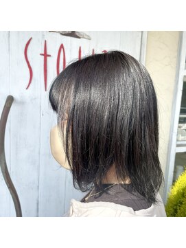 ステラ クルー(STELLA CRUISE) ナチュラル／透明感カラー／前下がり／ミディアムボブ