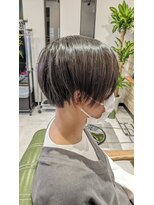 モーネ(Mone)&nbsp;左右でイメージが変わる！センターパートショートヘア