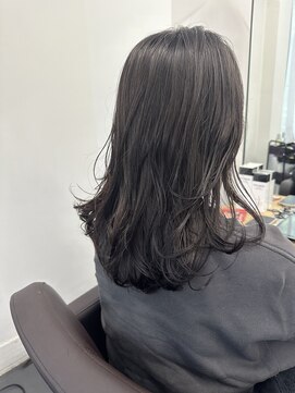 シア(sia) 【sia】レイヤーカット/暗めアッシュ