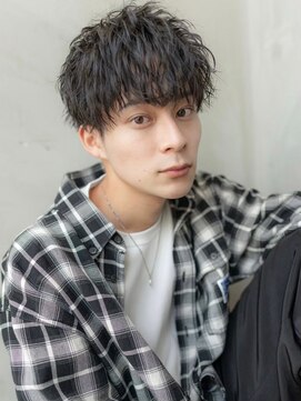 イオ 本厚木(io) 黒髪マッシュニュアンスパーマビジネスメンズカット刈り上げ