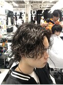 波巻きセンターパート(刈り上げツーブロック黒髪パーマ)