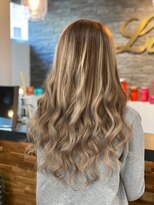 ヨロ 上野(YOLO)&nbsp;ハイライトカラーミルクティーベージュレイヤーカット