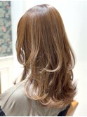 レイヤーカット×ベージュカラー