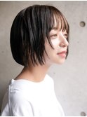 軽やかな切りっぱなしミニボブ　顔周りレイヤー