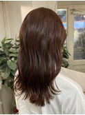 艶髪マロンブラウンゆるやかウェーブくびれロング