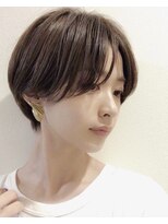 美容専門誌の選ぶショートヘアNo1 小顔センターパートショート