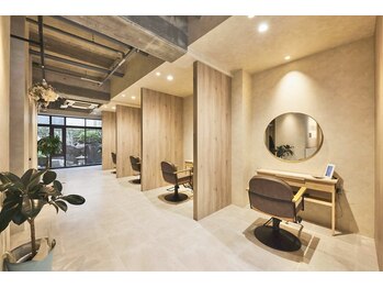 半個室型美容室Sourire鹿児島中央店【スーリール】