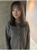 オリーブベージュ