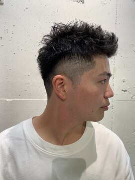 エル(EL by green) MITSU】ワイルドアップバング×ツーブロック×フェードショート