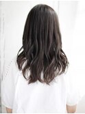 かきあげバングのセミウエットカールスタイル