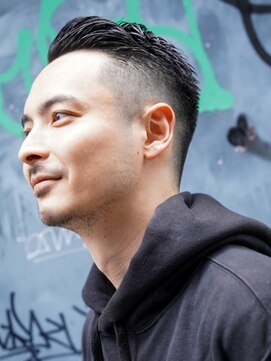 クロムトウキョウ ザ バーバー ネオン 新宿店(CHROM TOKYO the Barber ne/on) 七三フェード
