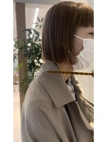 あご上でつくるハイトーンボブ