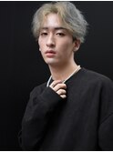 シルバーヘアおしゃれショートアップバング