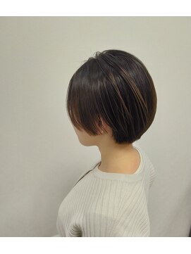 スノー(Snow) ハイライトショート