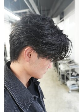 ピア ヤクイン(Pia Yakuin) フェザーパーマ