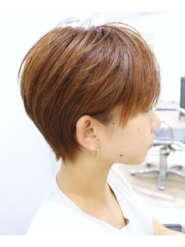 オウル(Owll) 【Owll】石田学史オレンジカラー　耳掛けベリーショート