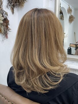 リロ(Lilo) ハイトーンレイヤースタイル